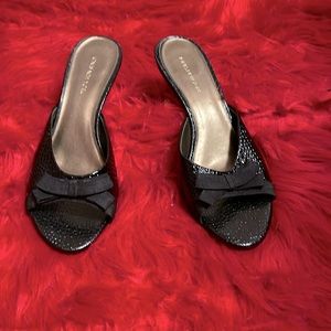 Black mule women’s shoe